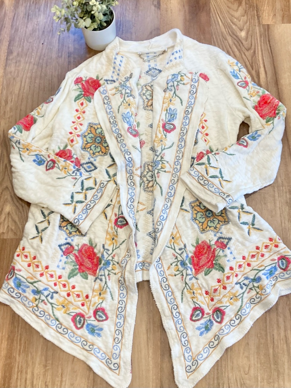Paparazzi Embroidered Cream Floral Draped Women's Sweater 100% Cotton